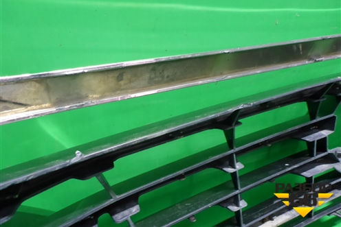 Решетка радиатора (верхняя часть под камеру) (5310160570) для Lexus LX-570 с 2015г (ЛХ)