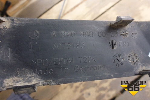 Решетка в капот левая  (нижняя) (A9408880823) для Mercedes Benz TRUCK Axor 2 с 2004г (Аксор)