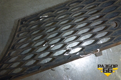 Решетка в капот левая  (Нижняя) (A9408880823) для Mercedes Benz TRUCK Axor 2 с 2004г (Аксор)