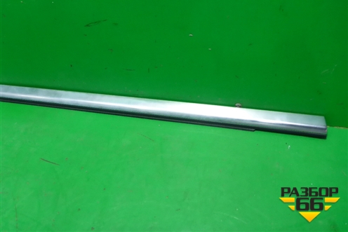 Накладка стекла переднего правого (A2537200224) для Mercedes Benz GLC-Klass X253  с 2015г (ГЛЦ)