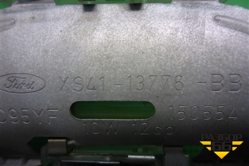 Плафон салонный центральный (XS4113776BB) для Ford Fusion с 2002г (Фьюжн)