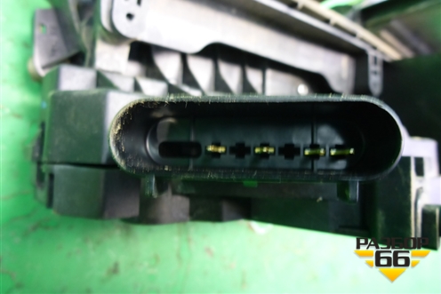 Замок двери передней правой (BM5AA21812BC) для Ford Focus 3 с 2011г (Фокус)