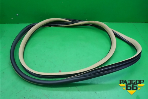 Уплотнитель двери задней левой (A1646900676) для Mercedes Benz ML-Klass W164 c 2005-2011г (МЛ)