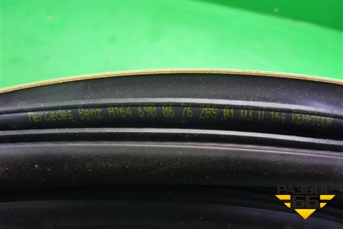 Уплотнитель двери задней правой (A1646900676) для Mercedes Benz ML-Klass W164 c 2005-2011г (МЛ)