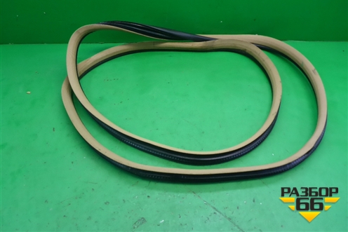 Уплотнитель двери задней правой (A1646900676) для Mercedes Benz ML-Klass W164 c 2005-2011г (МЛ)