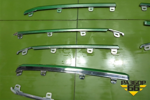 Накладка на решетку радиатора (после 2015г комплект) для Toyota Land Cruiser (200) с 2008г (Ленд Крузер)