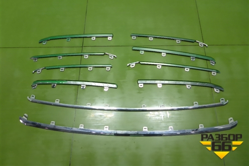 Накладка на решетку радиатора (после 2015г комплект) для Toyota Land Cruiser (200) с 2008г (Ленд Крузер)