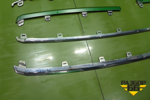 Накладка на решетку радиатора (после 2015г комплект) для Toyota Land Cruiser (200) с 2008г (Ленд Крузер)