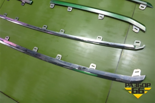 Накладка на решетку радиатора (после 2015г комплект) для Toyota Land Cruiser (200) с 2008г (Ленд Крузер)