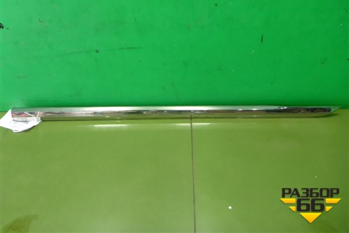 Накладка двери передней правой (7573448010) для Toyota Highlander с 2007-2013г (Хайлендер)