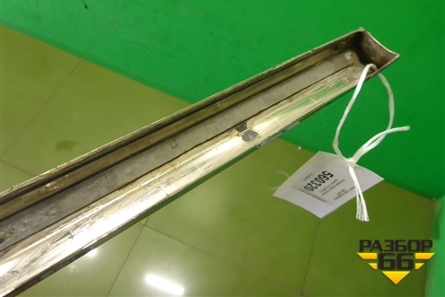 Накладка двери передней правой (7573448010) для Toyota Highlander с 2007-2013г (Хайлендер)