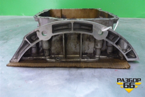 Поддон двигателя масляный (верхняя часть 4.2л AXQ) (077103603AA) для Volkswagen Touareg c 2002-2010г (Туарег)