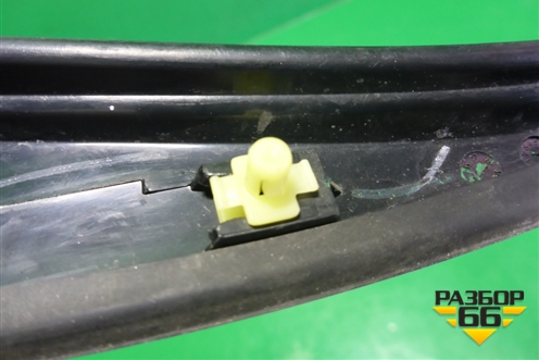 Накладка стекла заднего левого (757240K070) для Toyota Fortuner с 2016г (Фортунер)