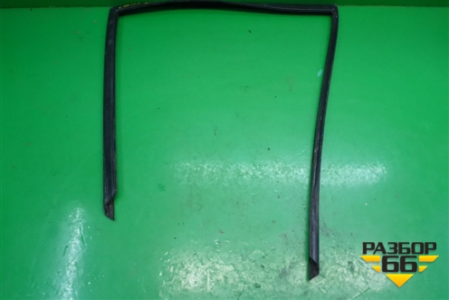 Уплотнитель стекла двери задней правой для BMW X5 E70 с 2007-2013г (Х5 Е70)