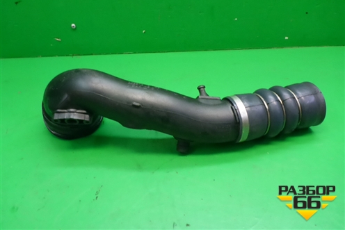 Патрубок интеркулера пластиковый (3.0л N55B30A) (13717588268) для BMW X5 E70 с 2007-2013г (Х5 Е70)