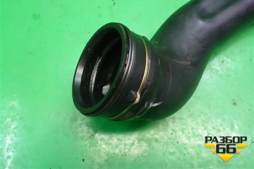 Патрубок интеркулера пластиковый (3.0л N55B30A) (13717571350) для BMW X5 E70 с 2007-2013г (Х5 Е70)