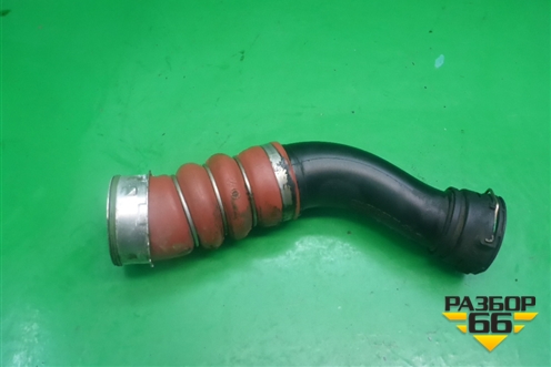 Патрубок интеркулера (3.0л N55B30A) (13717583716) для BMW X5 E70 с 2007-2013г (Х5 Е70)