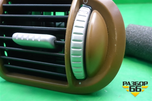 Дефлектор воздушный правый (7L5819704A) для Porsche Cayenne с 2003-2010г (Каен)