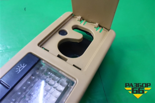 Плафон салонный боковой (правый) (7L5947292) для Porsche Cayenne с 2003-2010г (Каен)