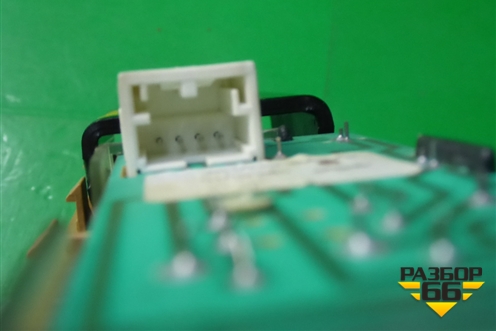 Плафон салонный боковой (правый) (7L5947292) для Porsche Cayenne с 2003-2010г (Каен)