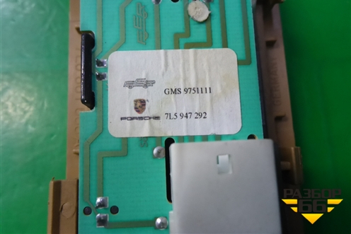 Плафон салонный боковой (правый) (7L5947292) для Porsche Cayenne с 2003-2010г (Каен)