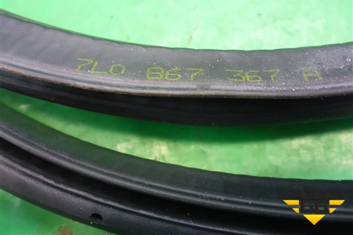 Уплотнитель двери задней правой (7L0867367A) для Porsche Cayenne с 2003-2010г (Каен)