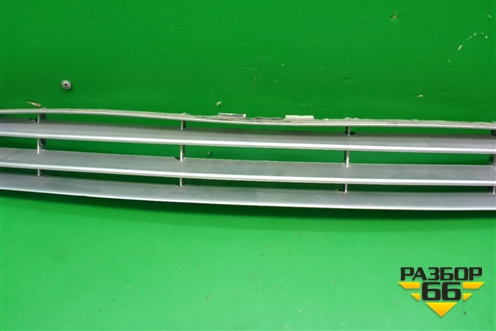 Решетка в передний бампер центральная (верхняя до 2007г) (7L5807683A) для Porsche Cayenne с 2003-2010г (Каен)