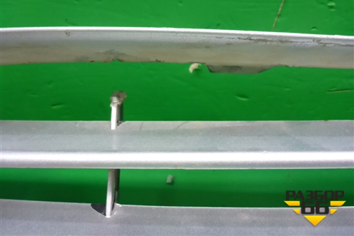 Решетка в передний бампер центральная (верхняя до 2007г) (7L5807683A) для Porsche Cayenne с 2003-2010г (Каен)