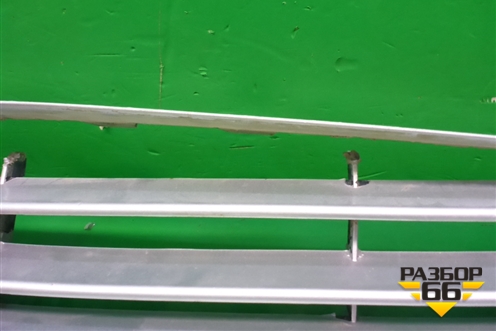 Решетка в передний бампер центральная (верхняя до 2007г) (7L5807683A) для Porsche Cayenne с 2003-2010г (Каен)