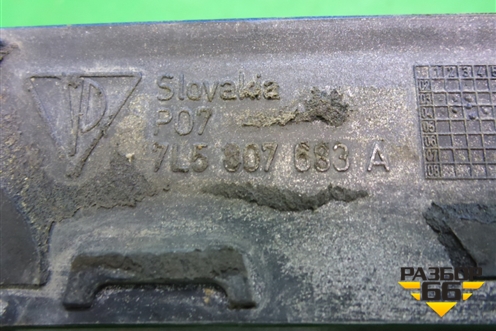 Решетка в передний бампер центральная (верхняя до 2007г) (7L5807683A) для Porsche Cayenne с 2003-2010г (Каен)