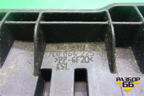 Кронштейн (пола багажника) (7L0864225B) для Porsche Cayenne с 2003-2010г (Каен)