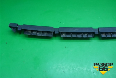 Кронштейн заднего бампера центральный (7L5807863B) для Porsche Cayenne с 2003-2010г (Каен)