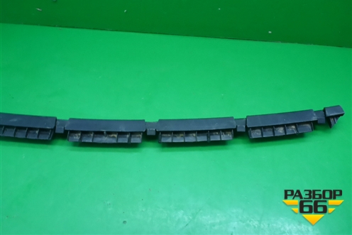 Кронштейн заднего бампера центральный (7L5807863B) для Porsche Cayenne с 2003-2010г (Каен)