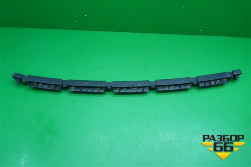 Кронштейн заднего бампера центральный (7L5807863B) для Porsche Cayenne с 2003-2010г (Каен)