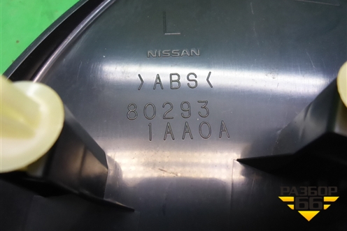 Накладка двери передней левой уголок (802931AA0A) для Nissan Murano (Z51) с 2007-2015г (Мурано)