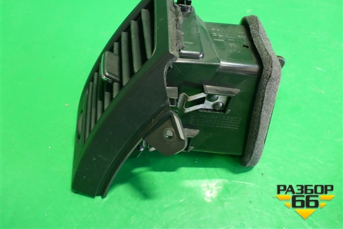 Дефлектор воздушный правый (687601AA0A) для Nissan Murano (Z51) с 2007-2015г (Мурано)