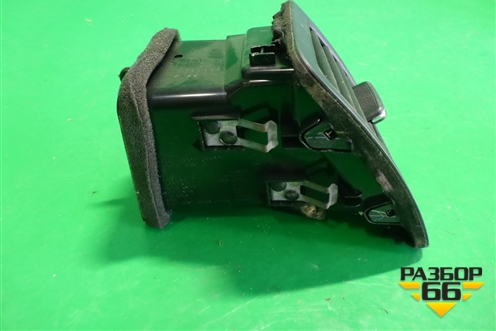 Дефлектор воздушный правый (687601AA0A) для Nissan Murano (Z51) с 2007-2015г (Мурано)