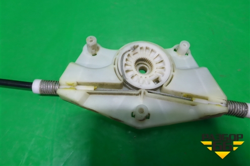 Стеклоподъёмник электрический задний правый (без моторчика) для Volkswagen Touareg c 2002-2010г (Туарег)