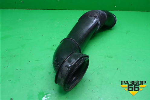 Патрубок воздуховода (правый) (7L6129752B) для Volkswagen Touareg c 2002-2010г (Туарег)
