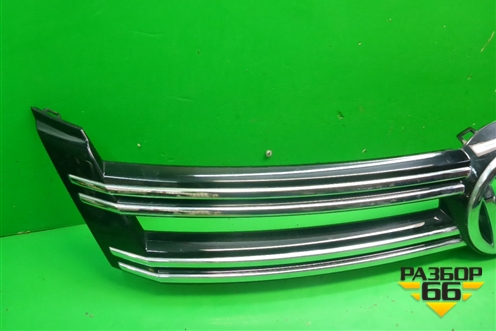 Накладка на решетку радиатора (5N0853651H) для Volkswagen Tiguan с 2011-2016г (Тигуан)