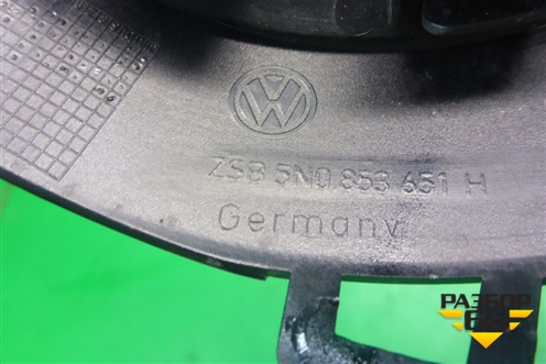 Накладка на решетку радиатора (5N0853651H) для Volkswagen Tiguan с 2011-2016г (Тигуан)