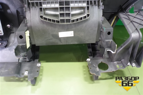 Торпедо с AIR BAG (верхняя часть) для Volkswagen Touareg c 2002-2010г (Туарег)