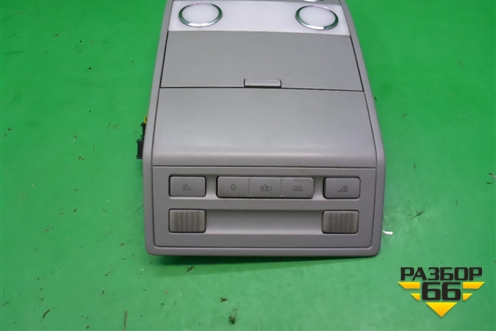 Плафон салонный передний (не под люк) (7L0868403) для Volkswagen Touareg c 2002-2010г (Туарег)