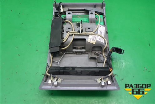 Плафон салонный передний (не под люк) (7L0868403) для Volkswagen Touareg c 2002-2010г (Туарег)