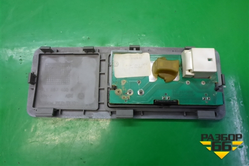 Плафон салонный задний (левый) (7L6867485A) для Volkswagen Touareg c 2002-2010г (Туарег)