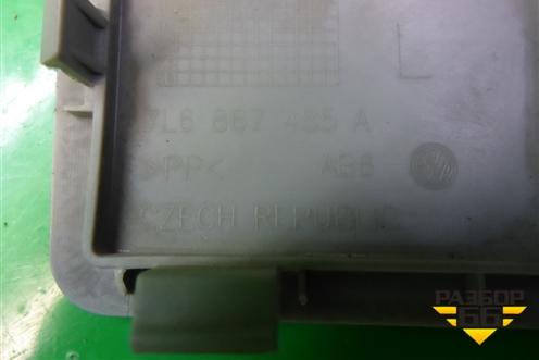 Плафон салонный задний (левый) (7L6867485A) для Volkswagen Touareg c 2002-2010г (Туарег)