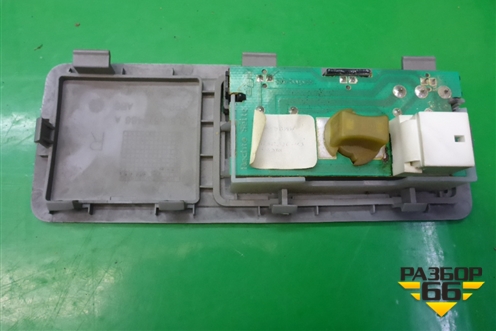 Плафон салонный задний (правый) (7L6867486A) для Volkswagen Touareg c 2002-2010г (Туарег)