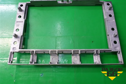 Рамка магнитолы (7L6857318C) для Volkswagen Touareg c 2002-2010г (Туарег)