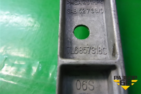 Рамка магнитолы (7L6857318C) для Volkswagen Touareg c 2002-2010г (Туарег)