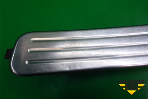 Накладка порога внутренняя переднего левого (7L0853655C) для Volkswagen Touareg c 2002-2010г (Туарег)